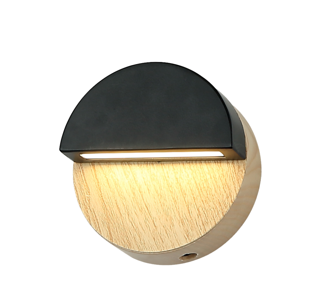 Arandela Kavas Round, design exclusivo com madeira natural e traços arquitetônicos. Ideal para áreas internas e halls.